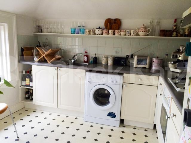 			UNDER OFFER, 2 Bedroom, 1 bath, 1 reception Apartment			 Abbeville Road, Abbeville Village